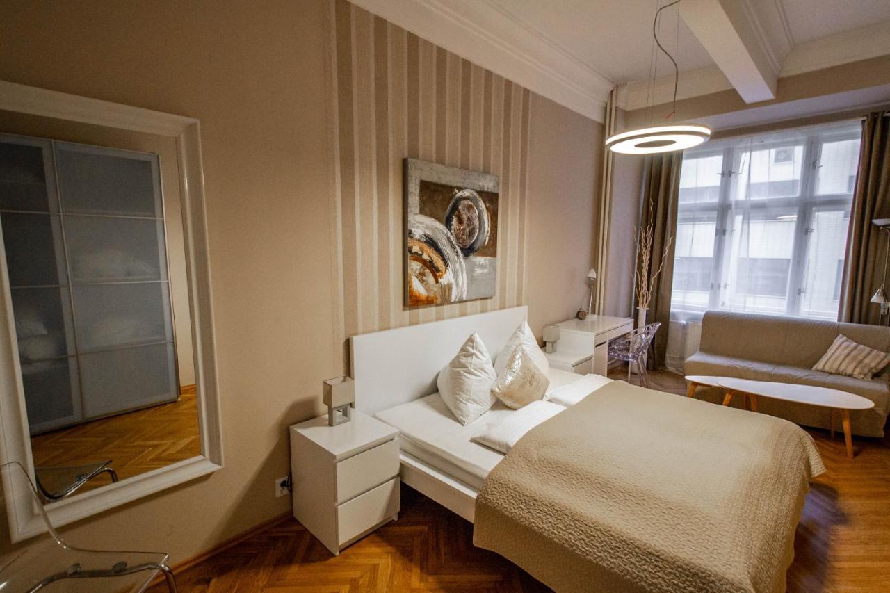 Design Apartment By Ruterra Praga Esterno foto